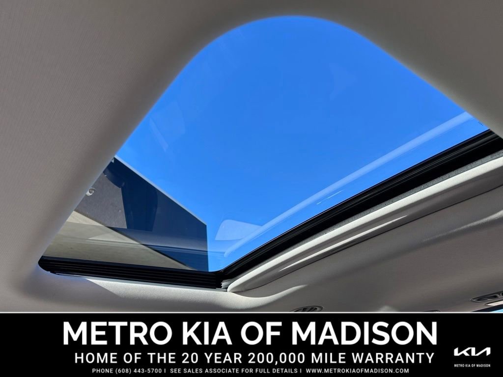 Used 2023 Kia Carnival SX Prestige image 35