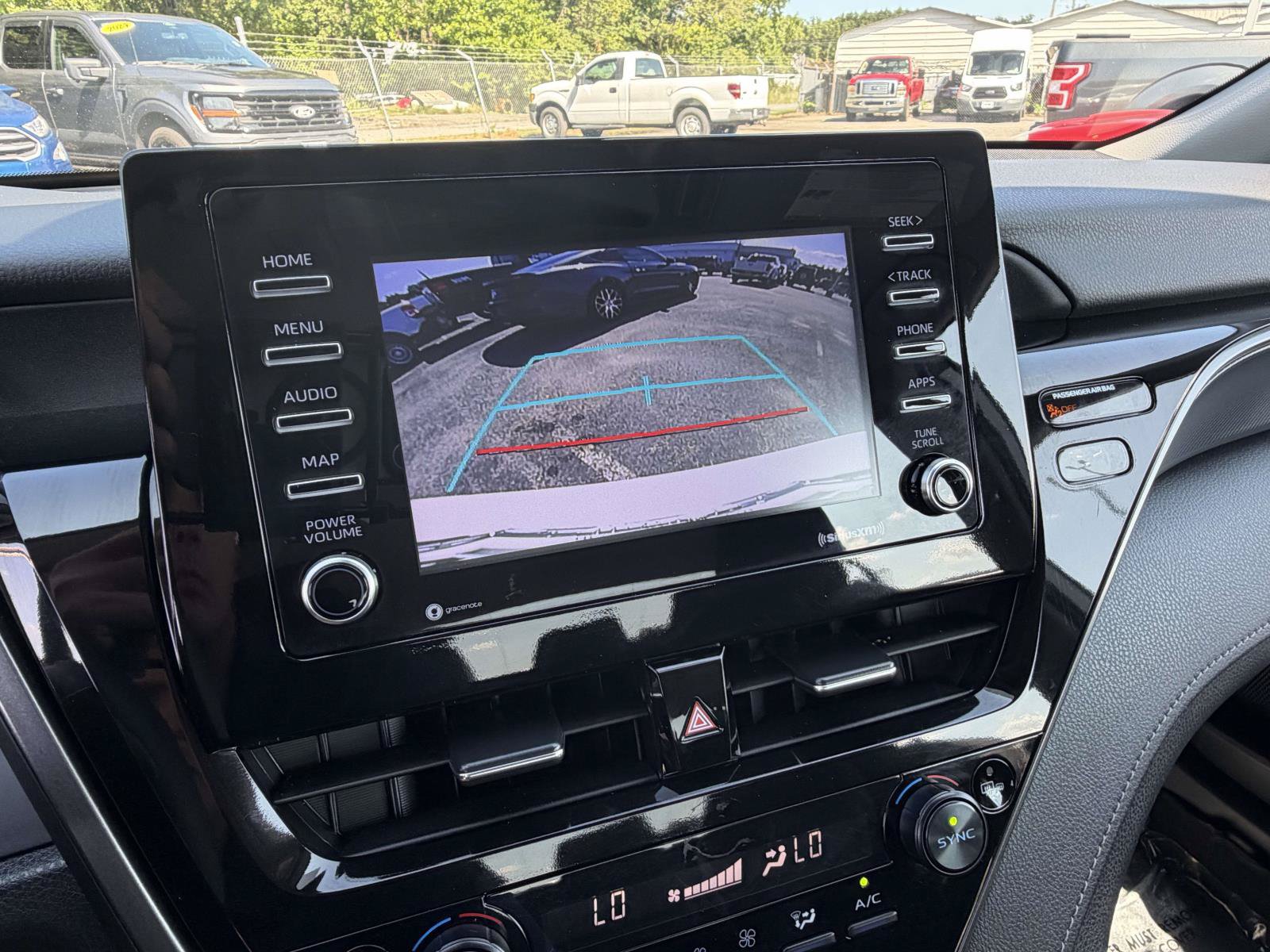 Used 2024 Toyota Camry SE FWD image 9