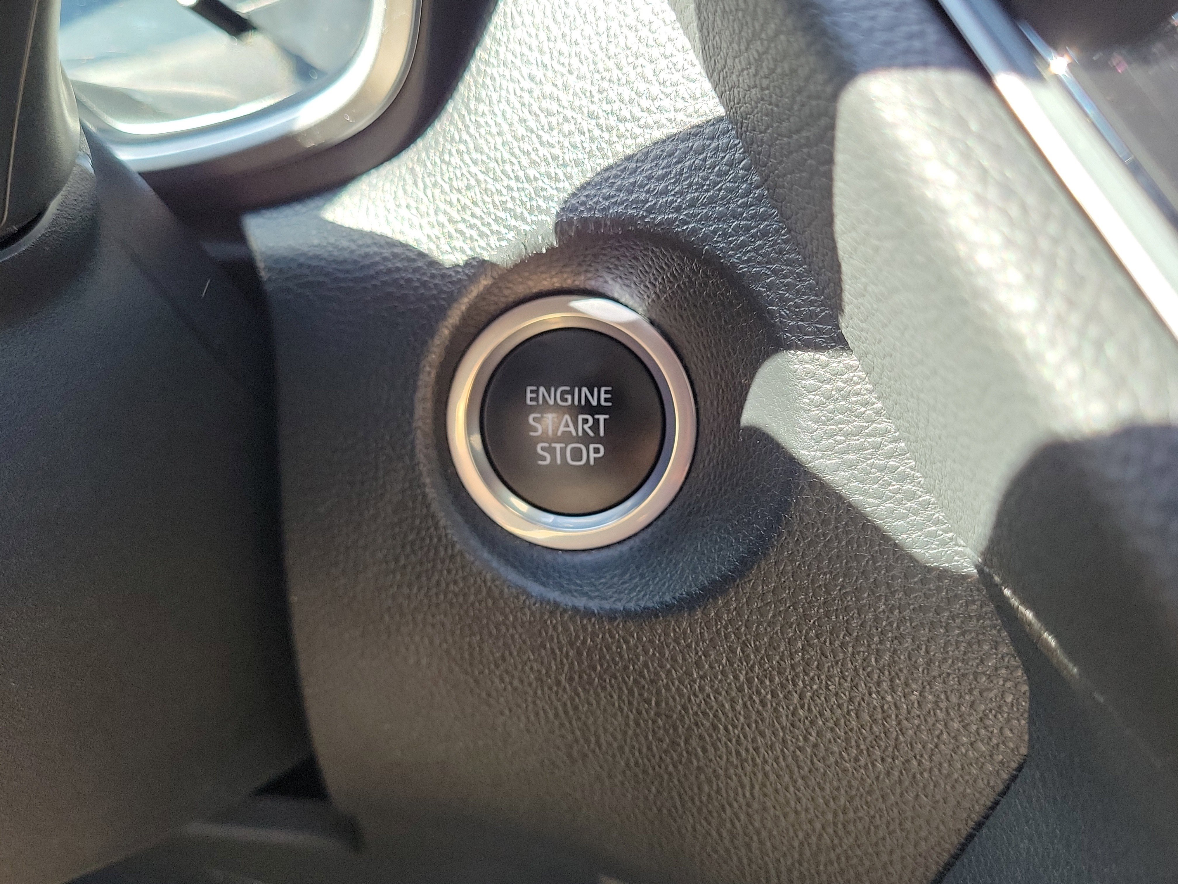 Used 2023 Toyota Corolla Cross XLE image 16