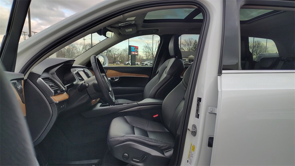 Certified 2024 Volvo XC90 T8 Plus w/ Protection Package Premier image 7