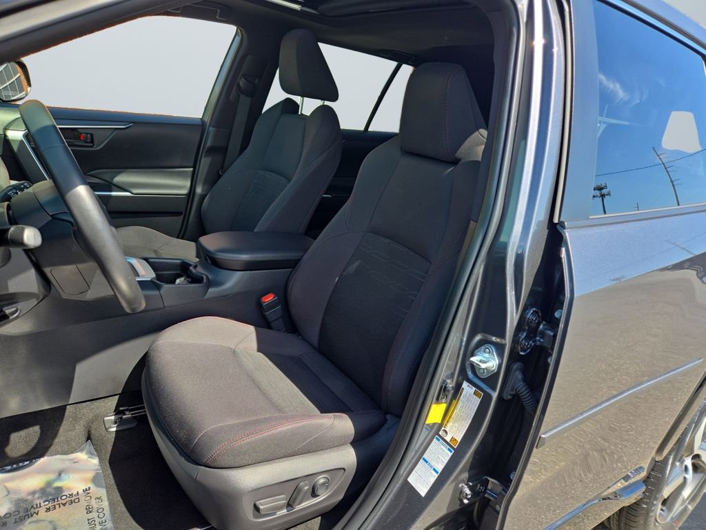 Used 2021 Toyota RAV4 SE w/ Weather & Moonroof Package AWD/4WD image 9