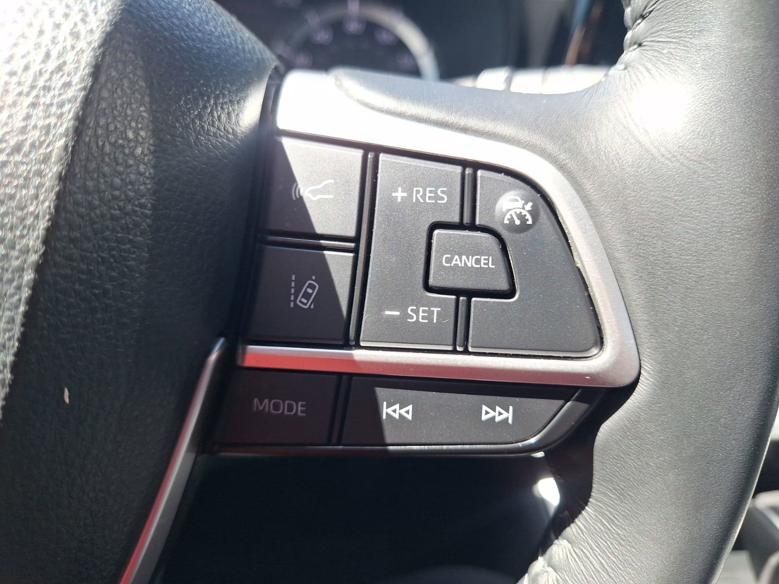 Used 2023 Toyota Highlander LE FWD image 20