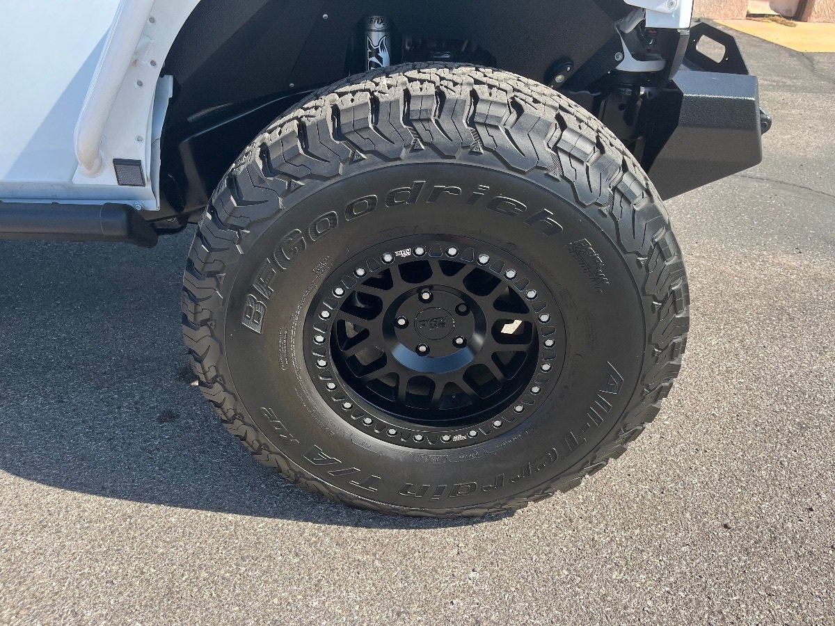 Used 2018 Jeep Wrangler Unlimited Rubicon w/ Connectivity Group AWD/4WD image 42