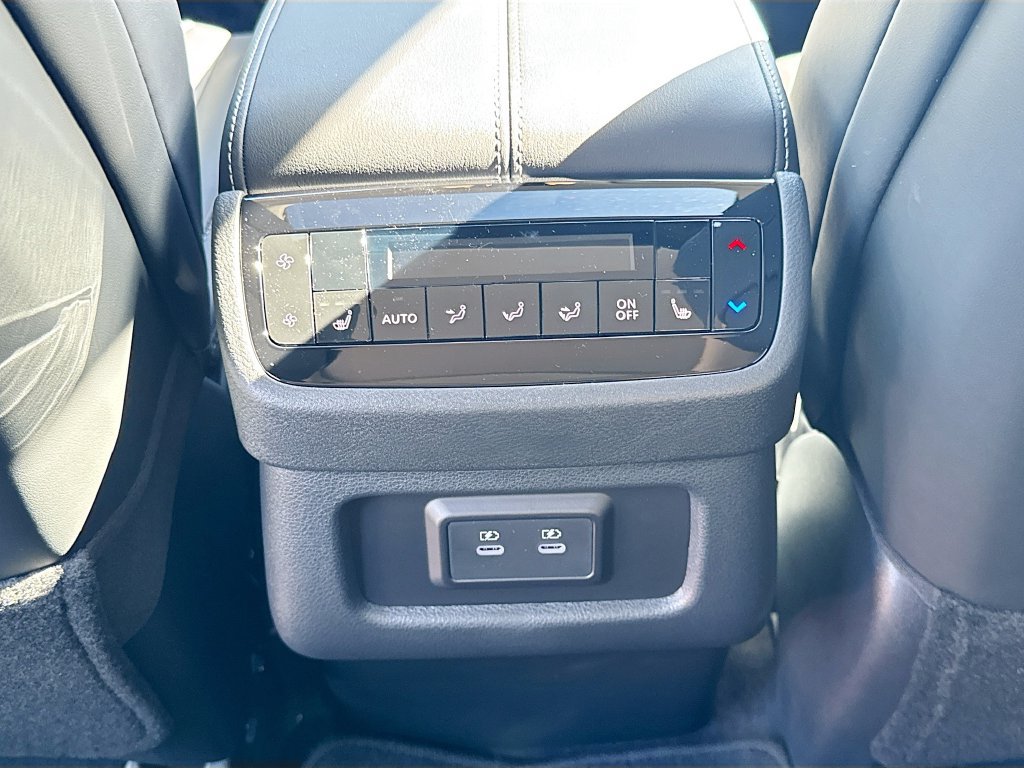 Used 2027 INFINITI QX60 Luxe w/ Cargo Package FWD image 28