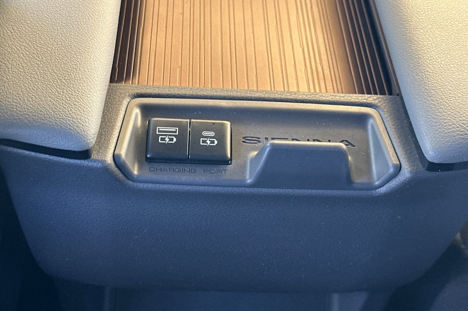 Certified 2022 Toyota Sienna XLE FWD image 16