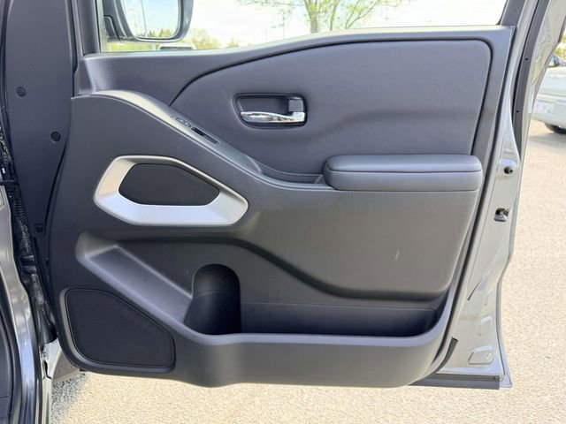 Used 2023 Nissan Frontier SV w/ SV Convenience Package image 8