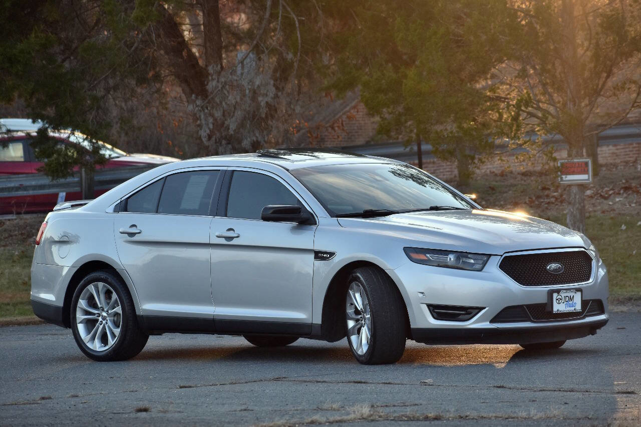 Used 2013 Ford Taurus SHO image 4