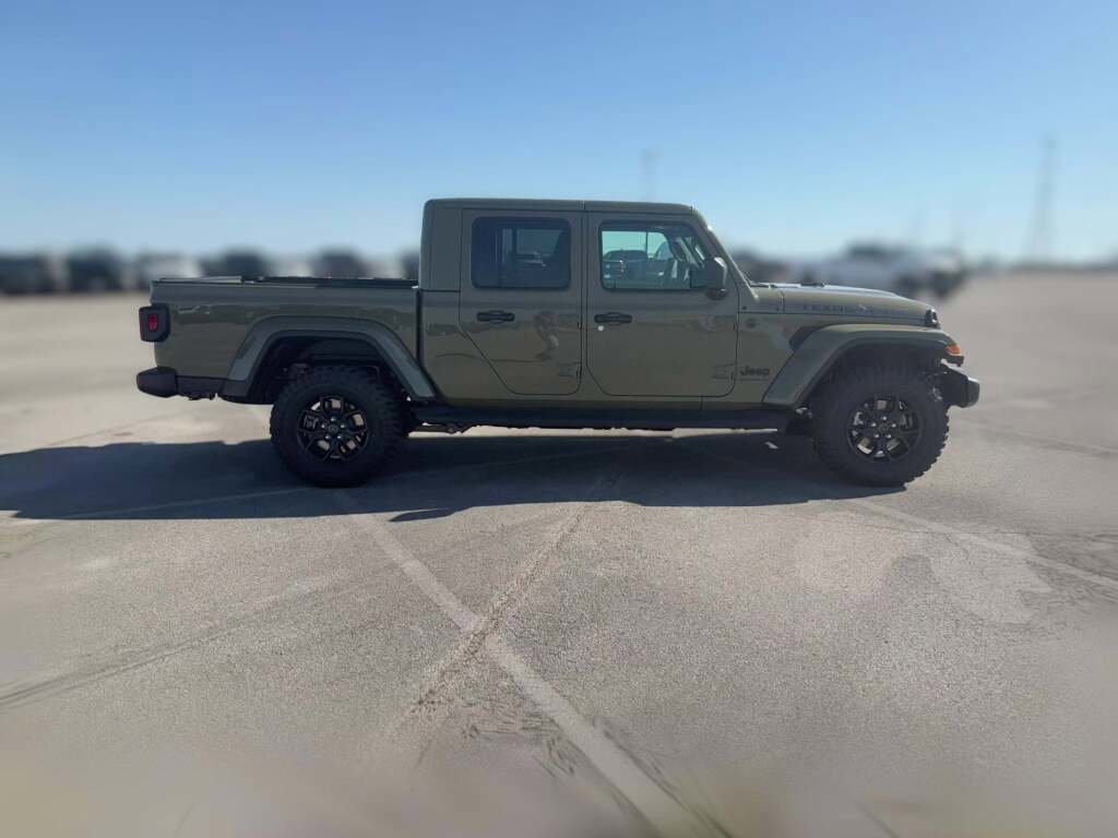 New 2025 Jeep Gladiator Sport image 14