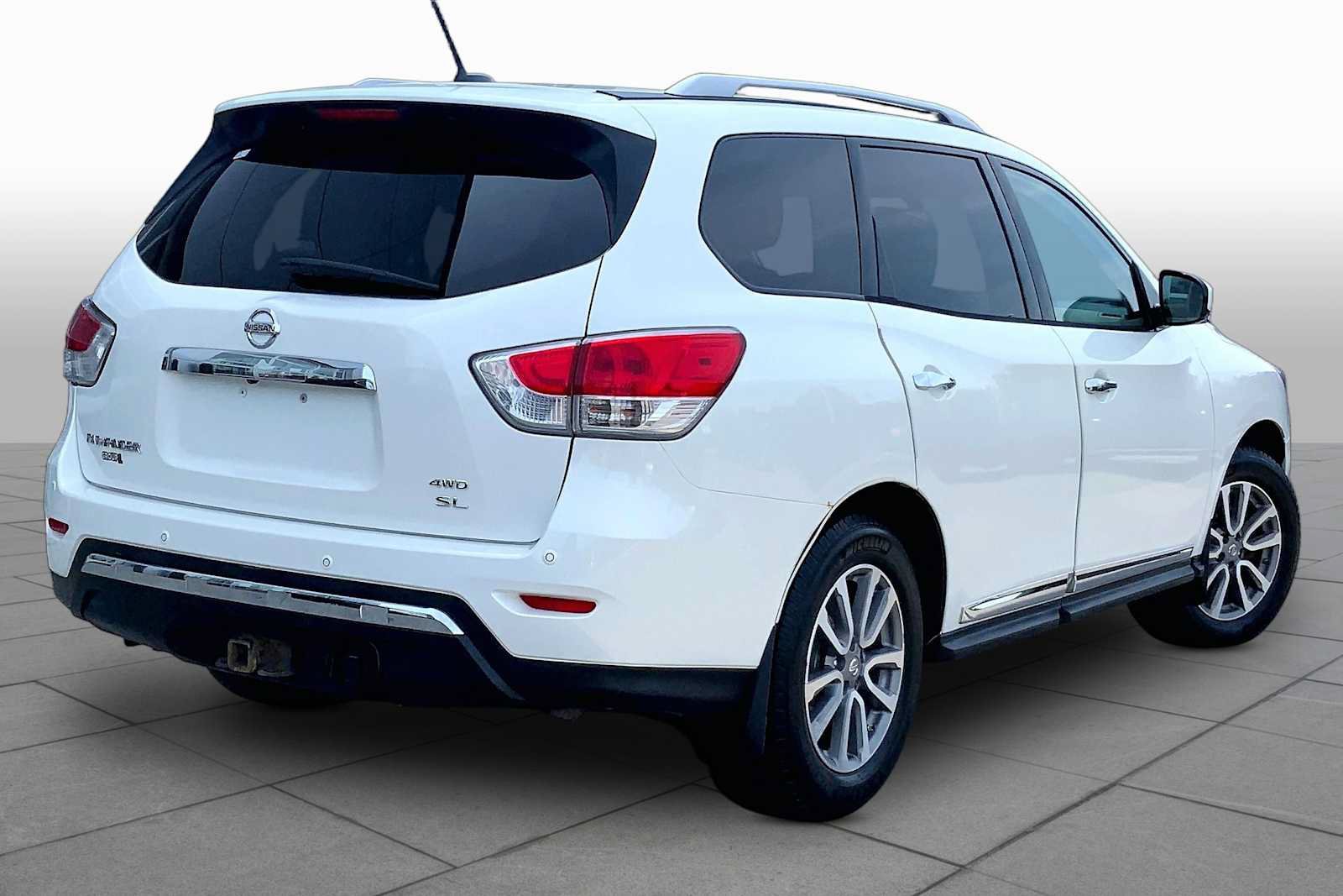 Used 2016 Nissan Pathfinder SL w/ SL Premium Package AWD/4WD image 12