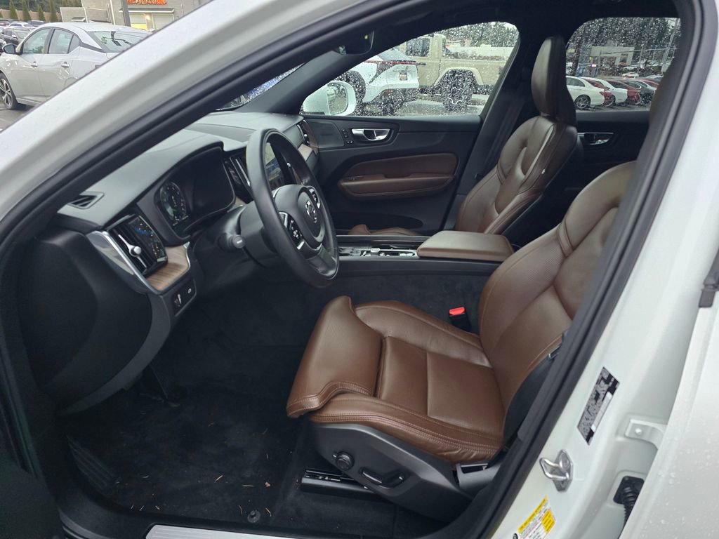 Used 2021 Volvo XC60 T5 Inscription w/ Advanced Package image 21