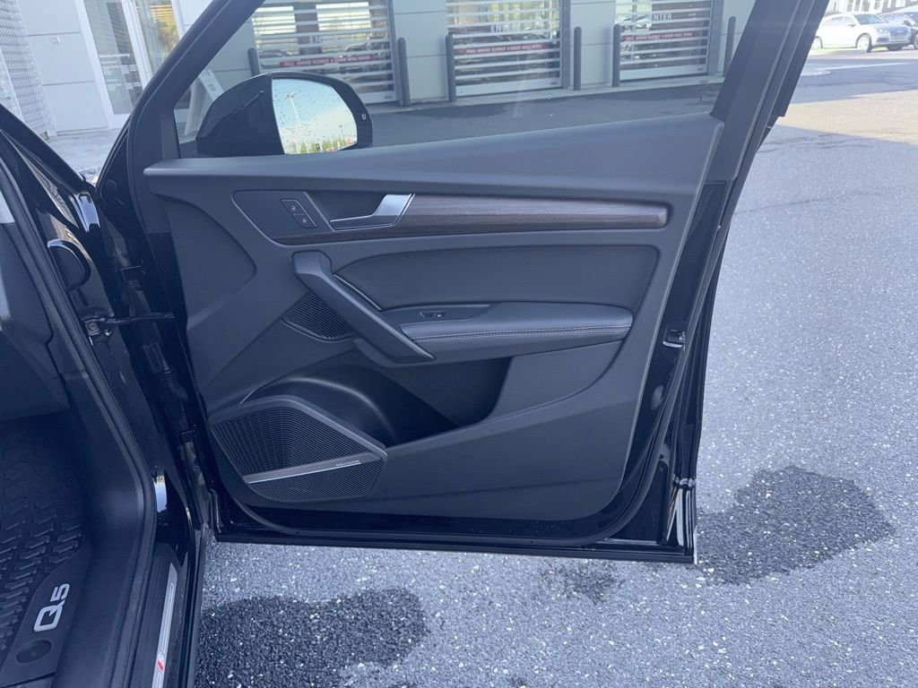 Certified 2025 Audi Q5 e Premium Plus image 18