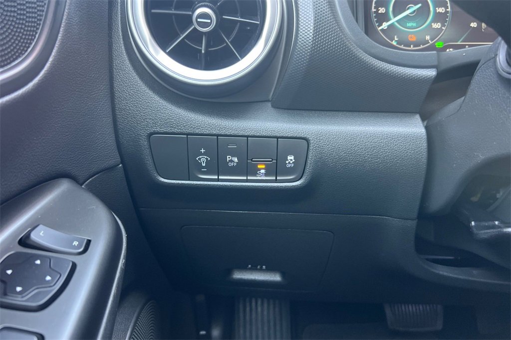 Used 2022 Hyundai Kona Limited image 30