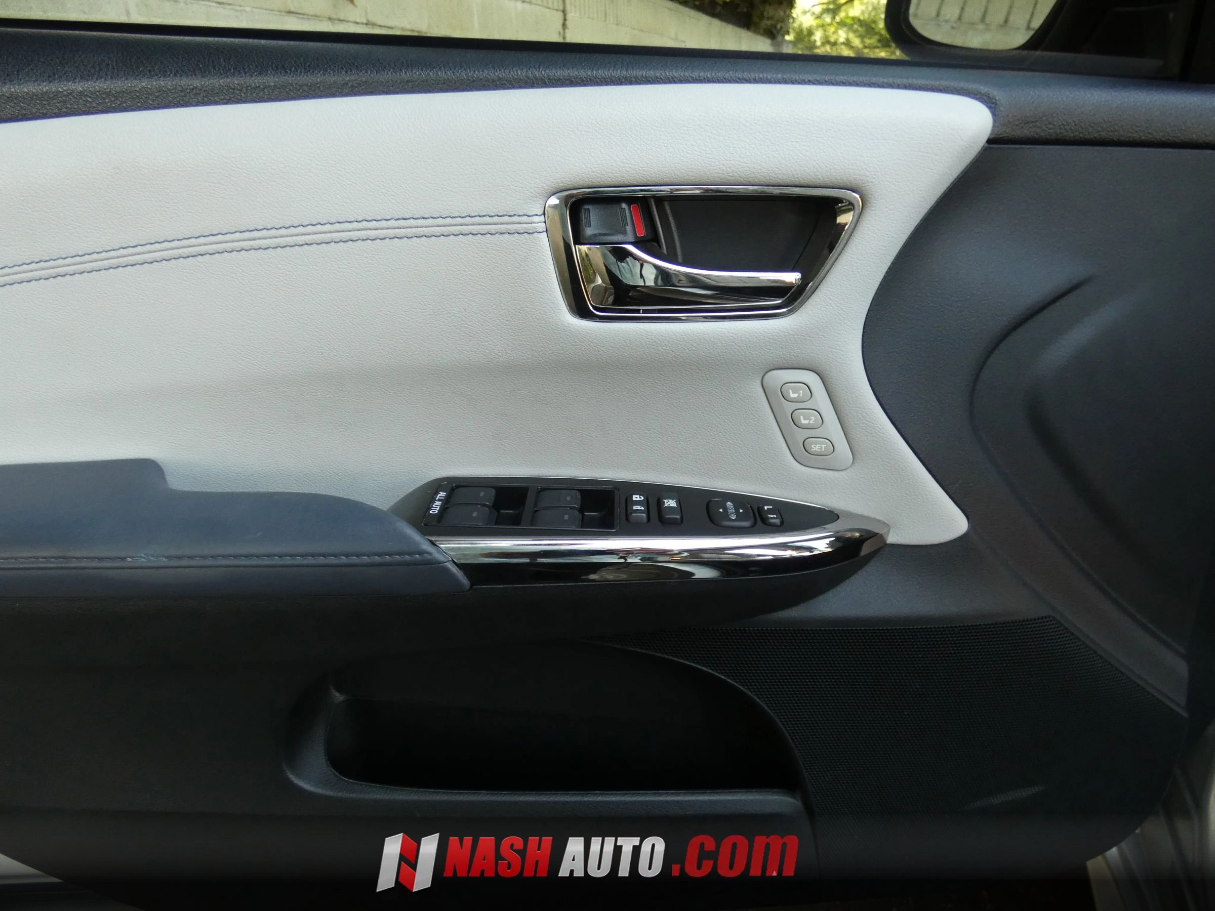 Used 2014 Toyota Avalon Limited FWD image 52