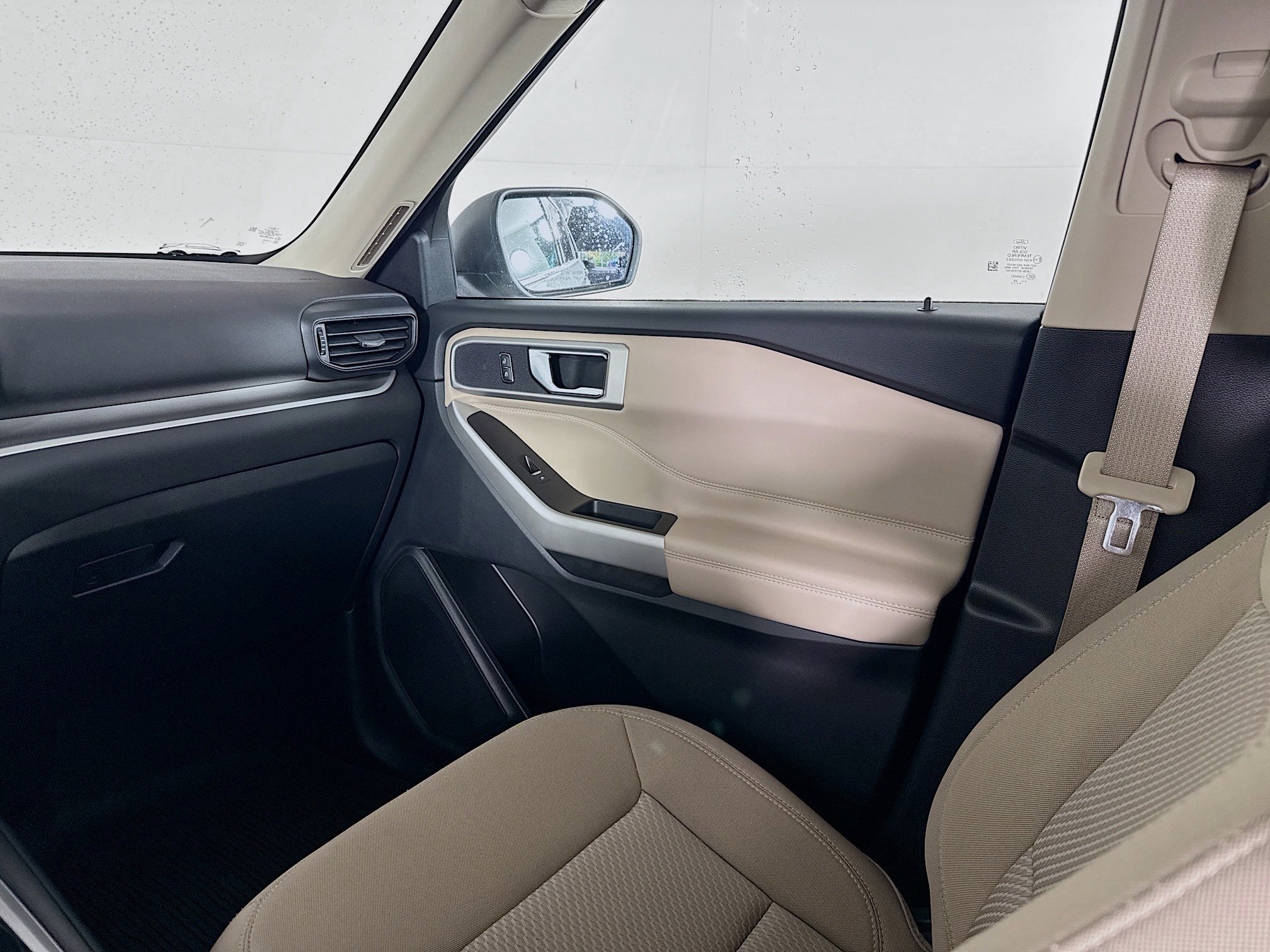 Used 2022 Ford Explorer XLT image 27