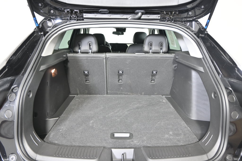 Used 2025 Chevrolet Trax LT FWD image 16