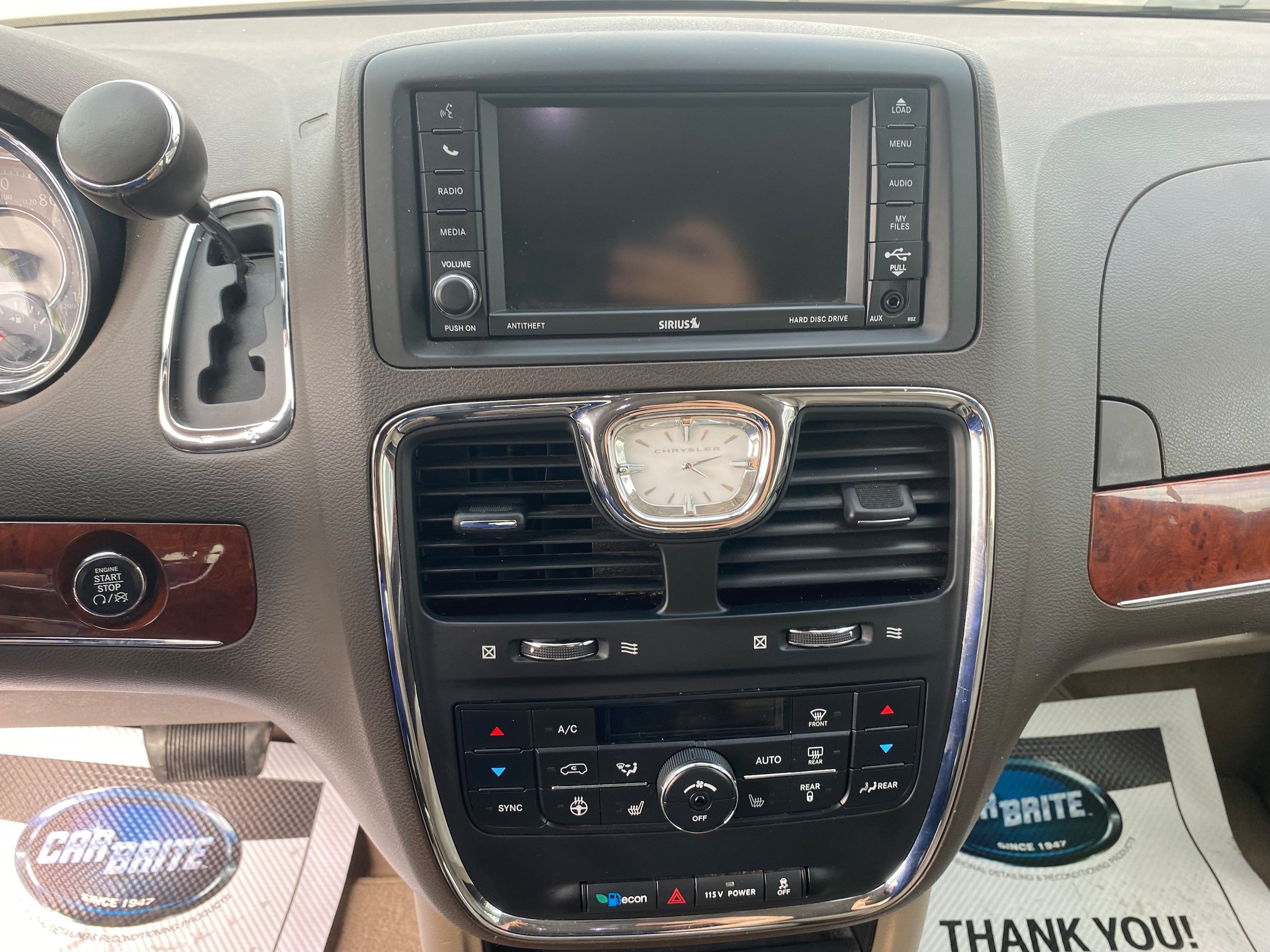 Used 2013 Chrysler Town & Country Touring-L w/ Driver Convenience Group FWD image 12