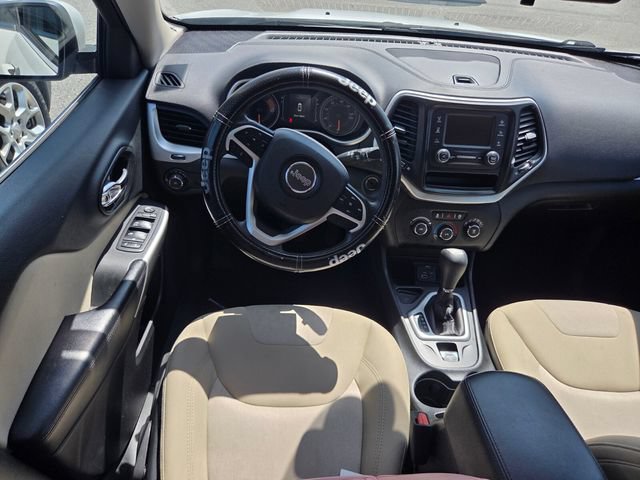 Used 2018 Jeep Cherokee Latitude FWD image 8