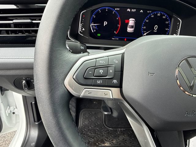 Certified 2025 Volkswagen Jetta SEL image 15