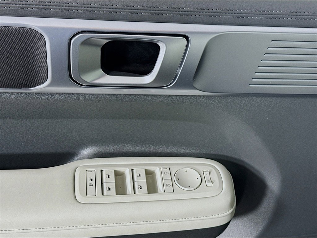 Used 2025 Hyundai Santa Fe SEL w/ Tow & Go Package image 21