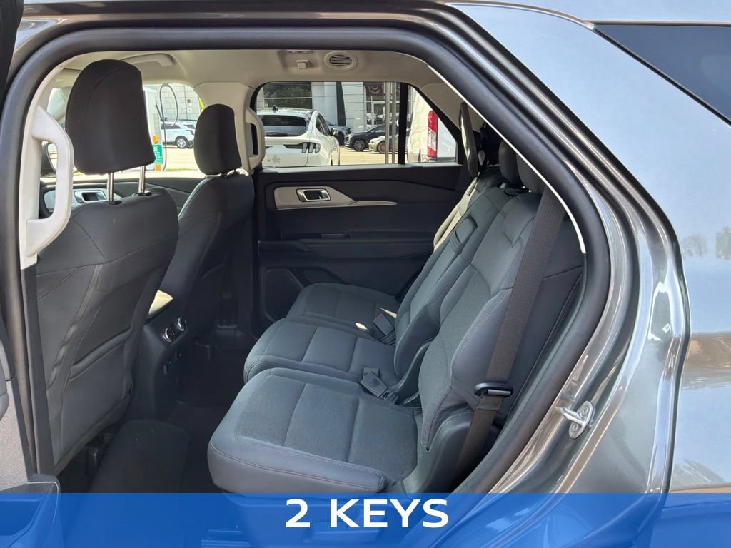 Used 2025 Ford Explorer Active AWD/4WD image 17