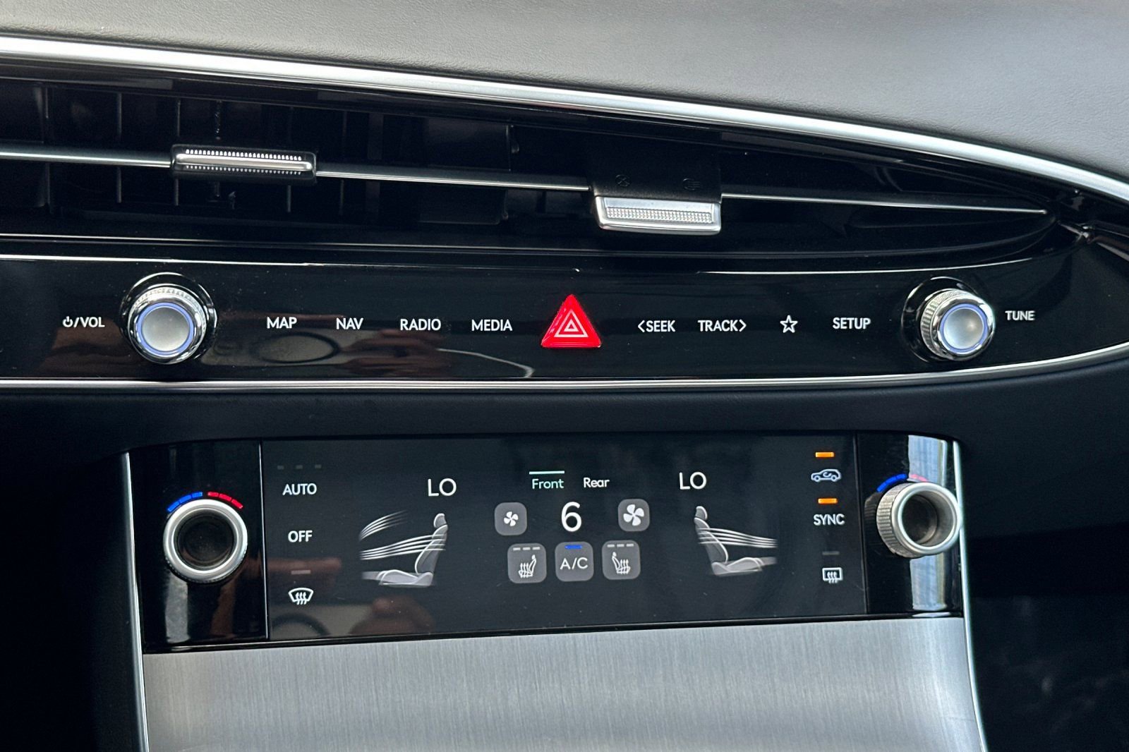 Used 2026 Genesis GV70 2.5T Select image 22