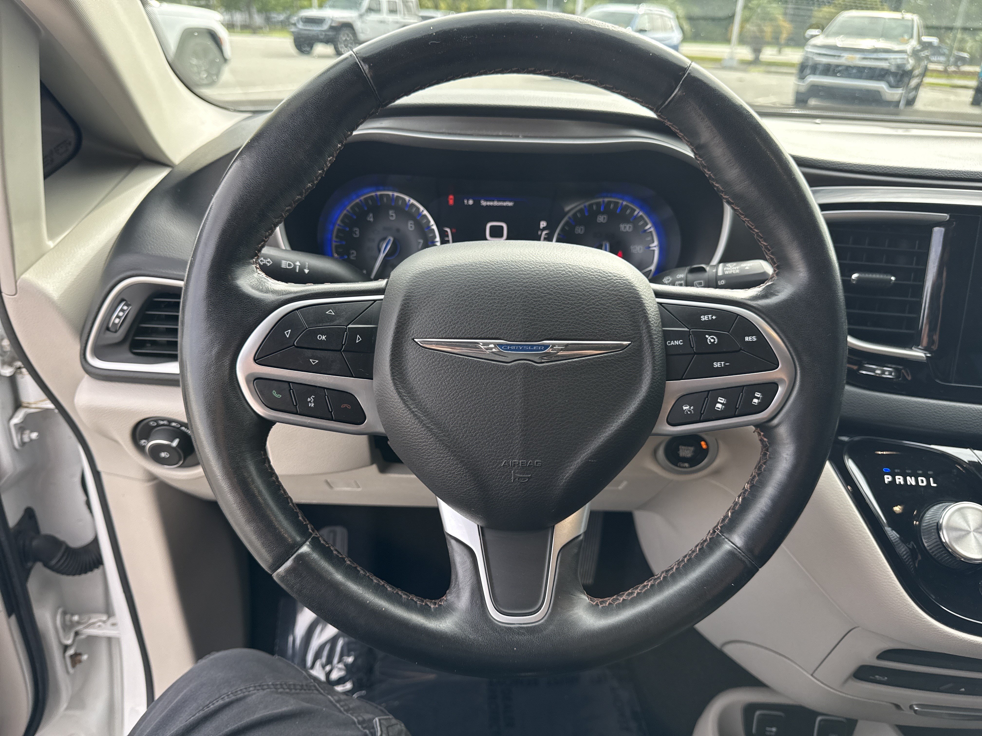 Used 2020 Chrysler Pacifica Touring-L Plus w/ Tire & Wheel Group FWD image 17