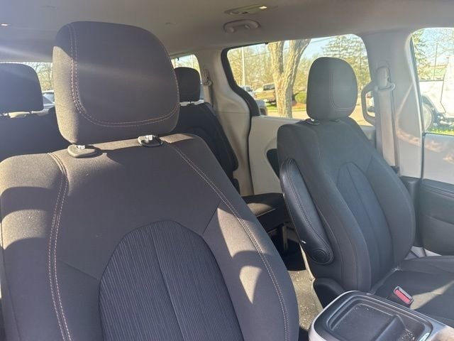 Used 2017 Chrysler Pacifica Touring Plus image 14