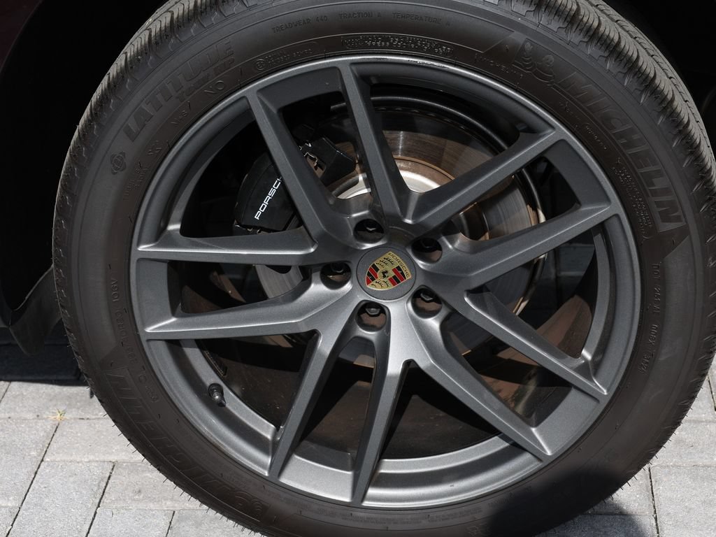 Used 2025 Porsche Macan Turbo AWD/4WD image 42