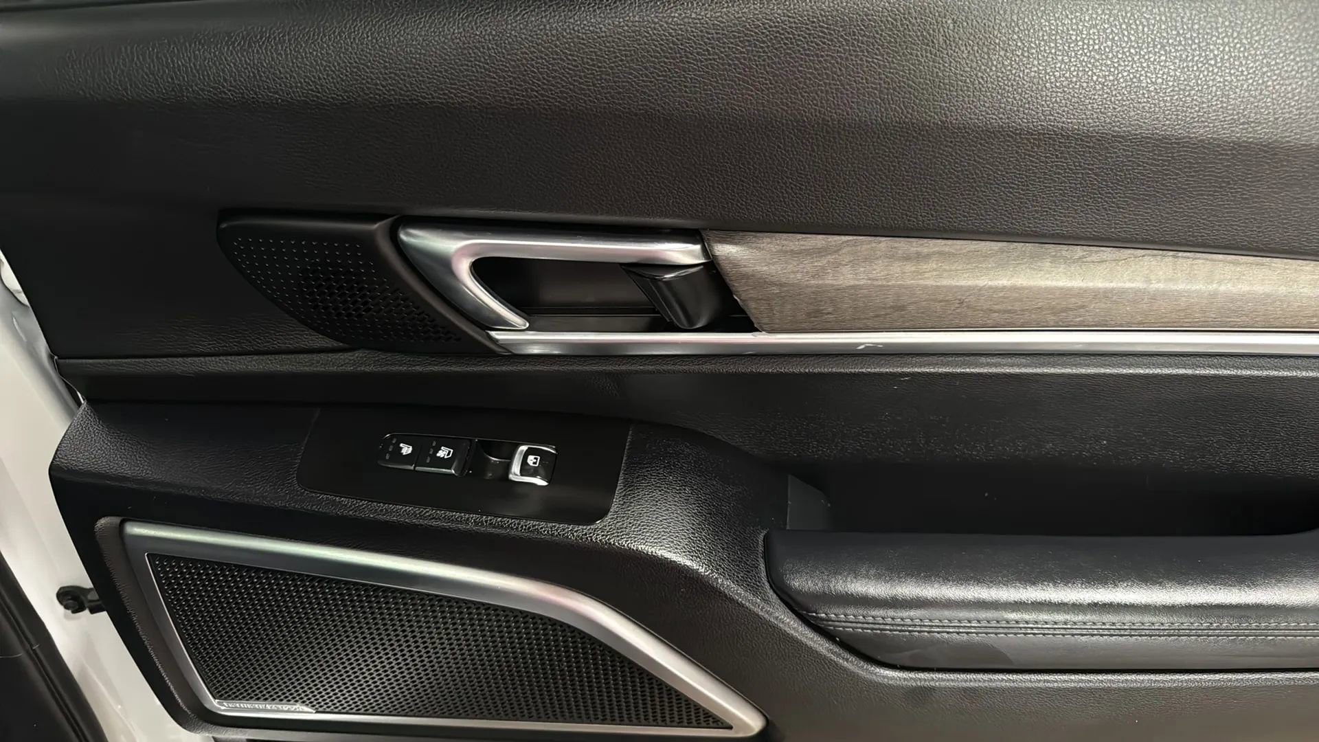 Used 2020 Kia Telluride SX w/ SX Prestige Package image 16