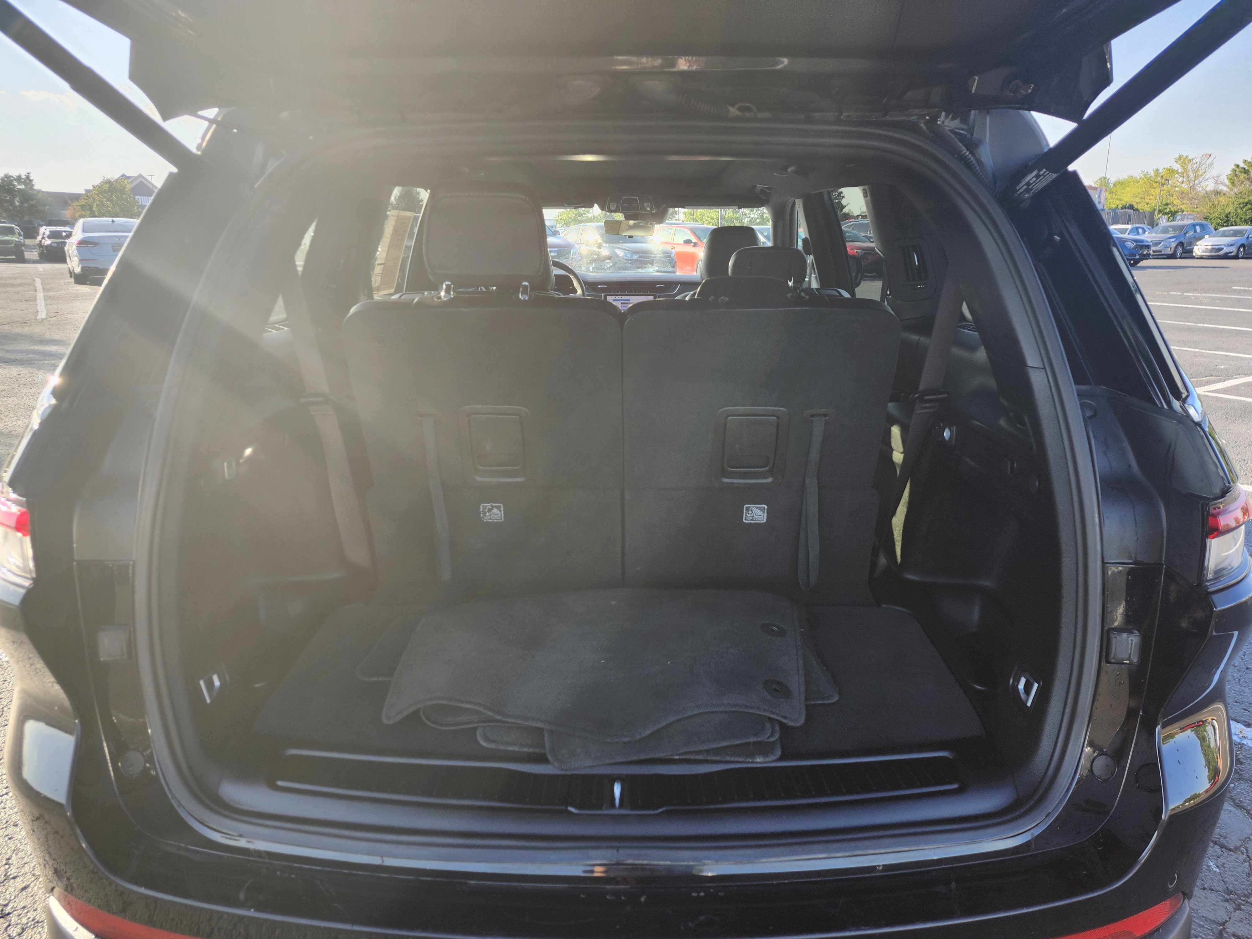 Used 2024 Jeep Grand Cherokee L Limited w/ Luxury Tech Group II image 15