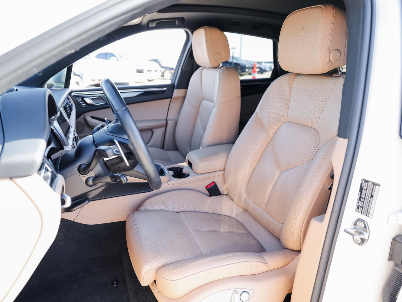 Certified 2022 Porsche Macan S image 5