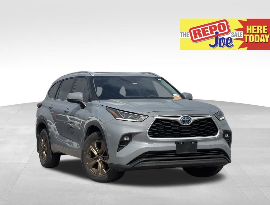 Used 2023 Toyota Highlander Bronze Edition image 1