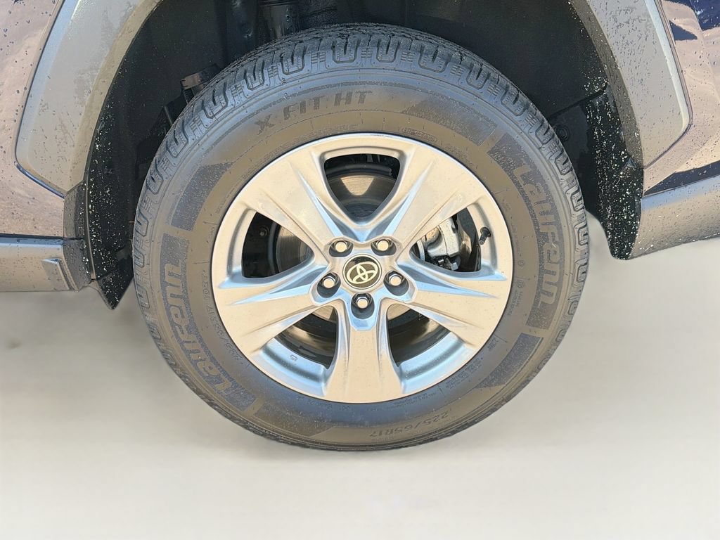 Used 2024 Toyota RAV4 XLE AWD/4WD image 33