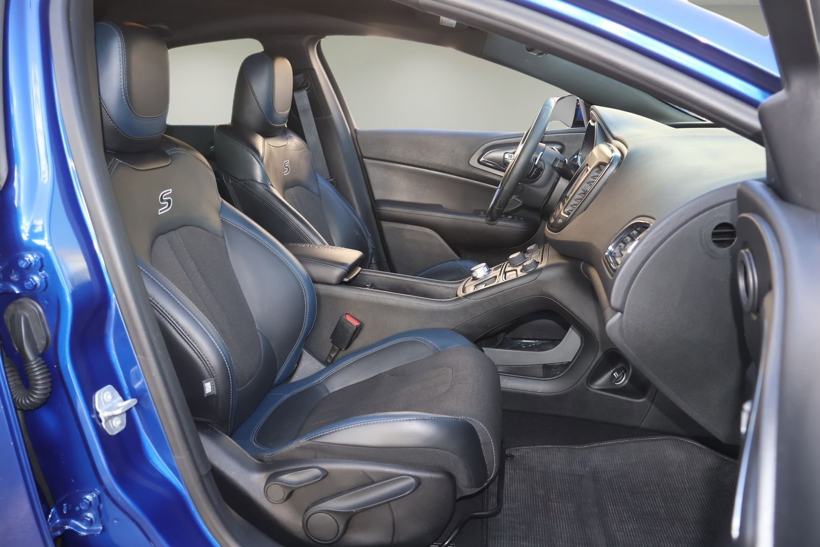 Used 2016 Chrysler 200 S FWD image 16