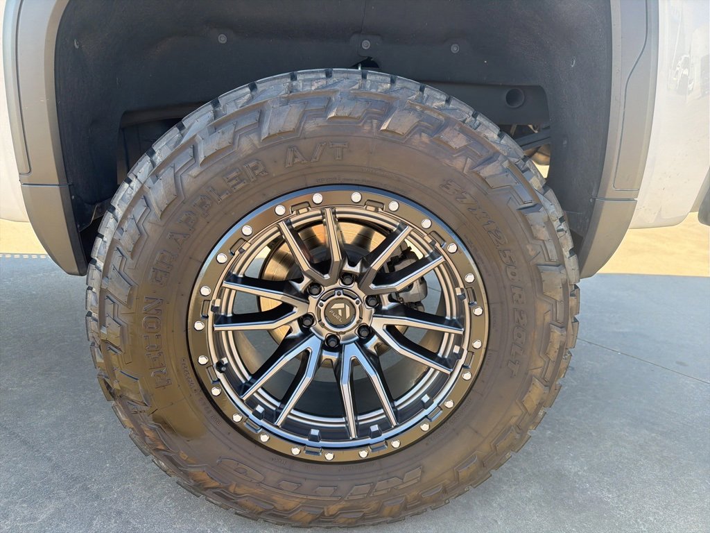 Used 2023 GMC Sierra 1500 AT4 w/ Technology Package image 9