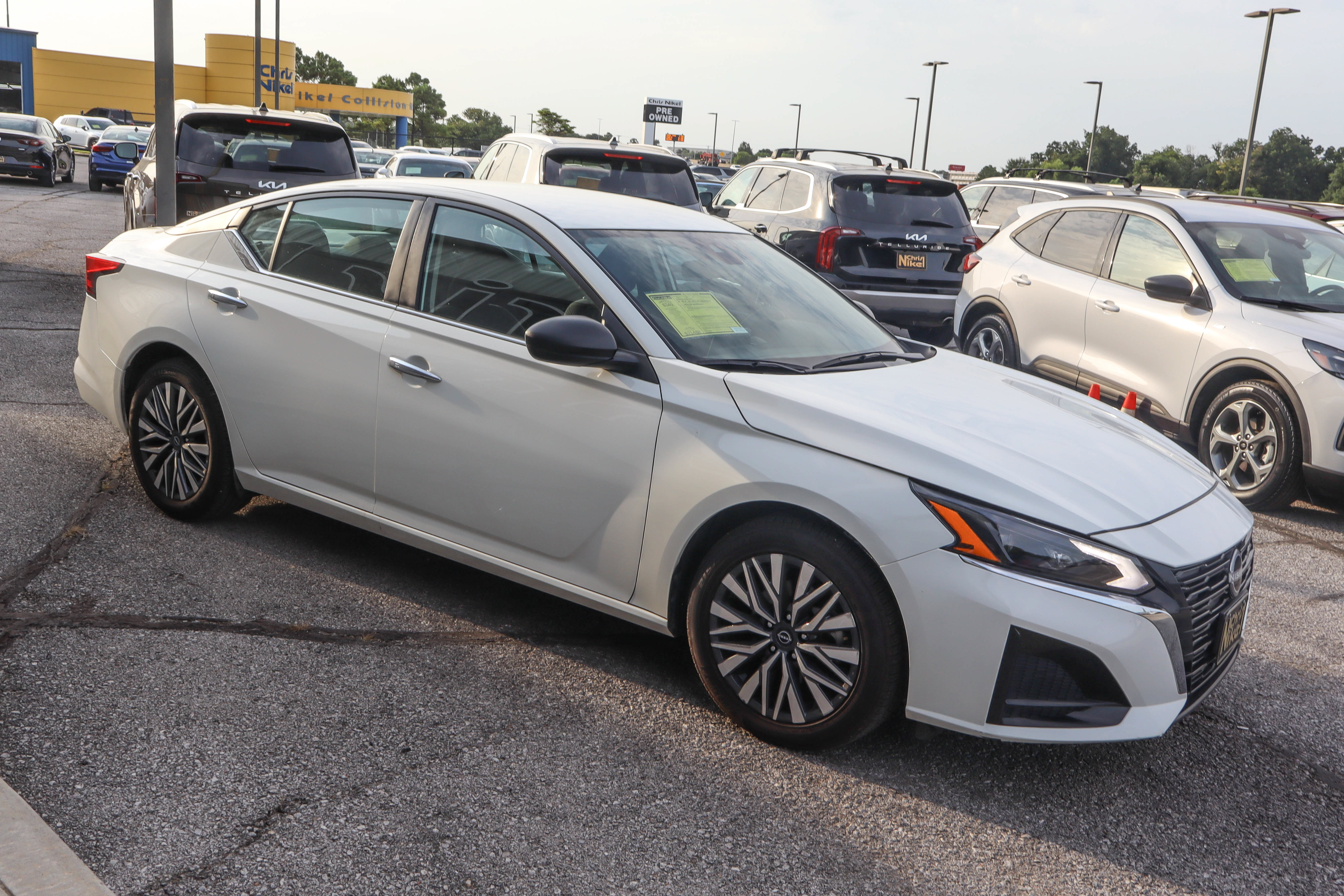 Used 2025 Nissan Altima 2.5 SV FWD image 3
