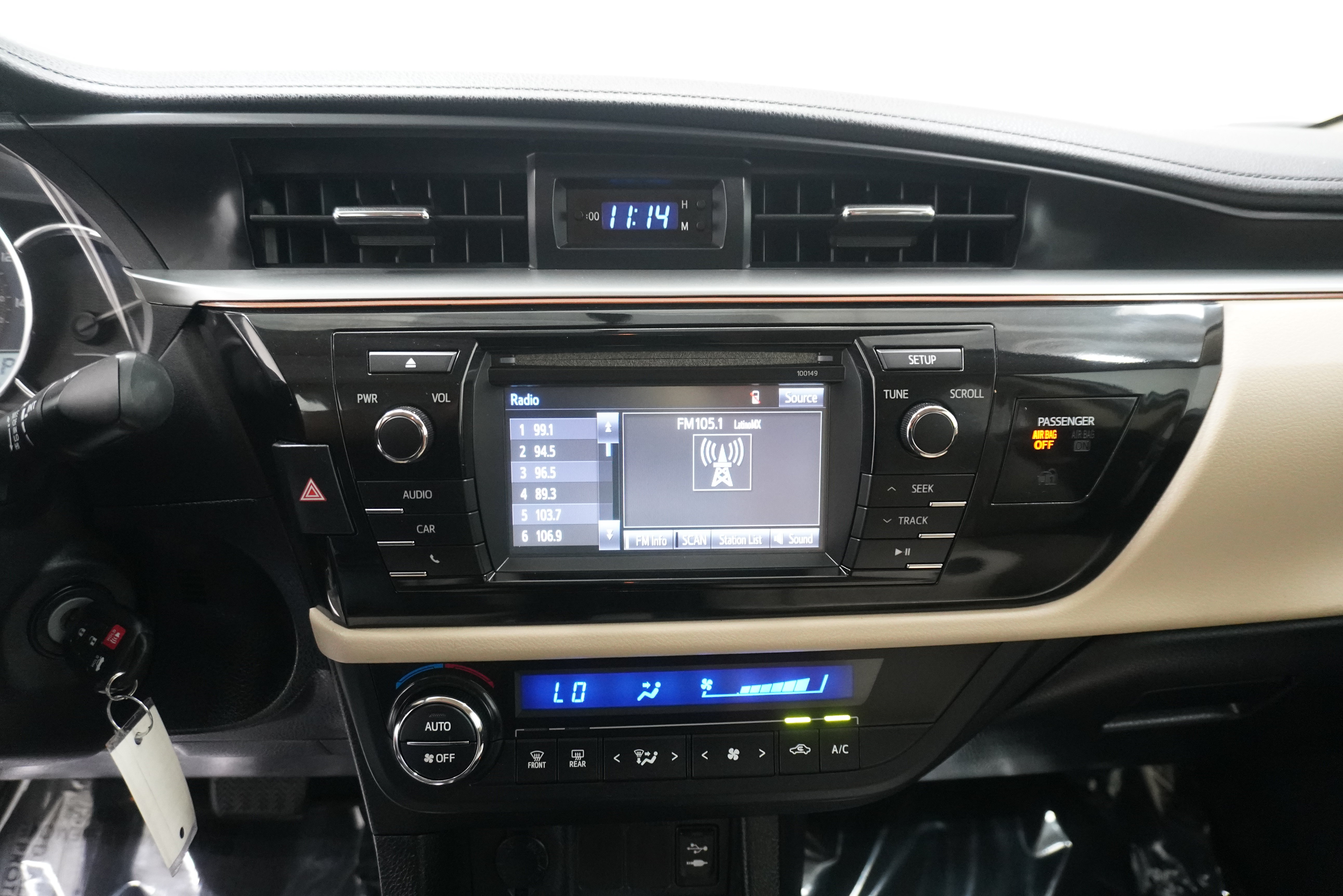 Used 2015 Toyota Corolla LE FWD image 18