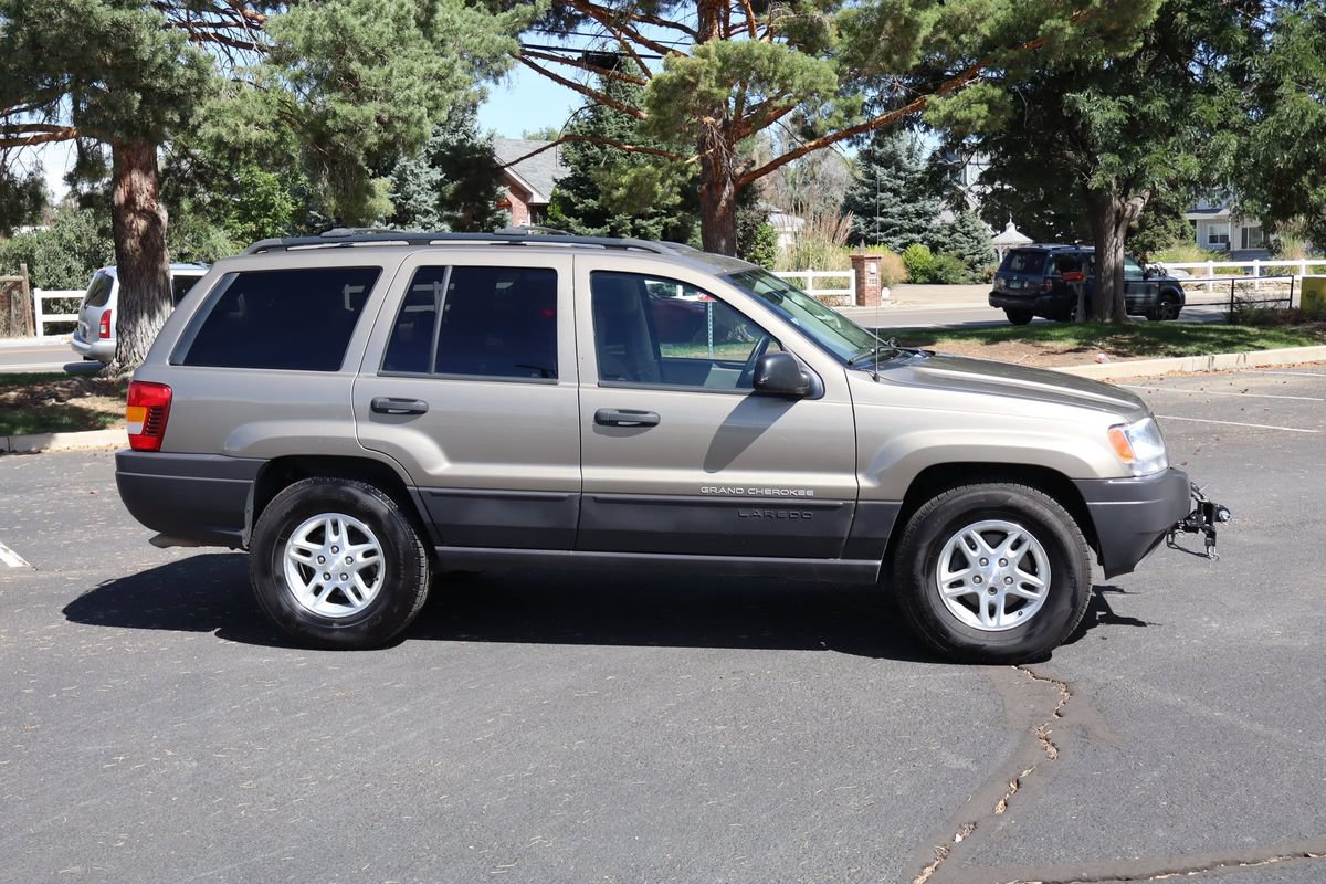 Used 2004 Jeep Grand Cherokee Laredo w/ Convenience Group AWD/4WD image 3