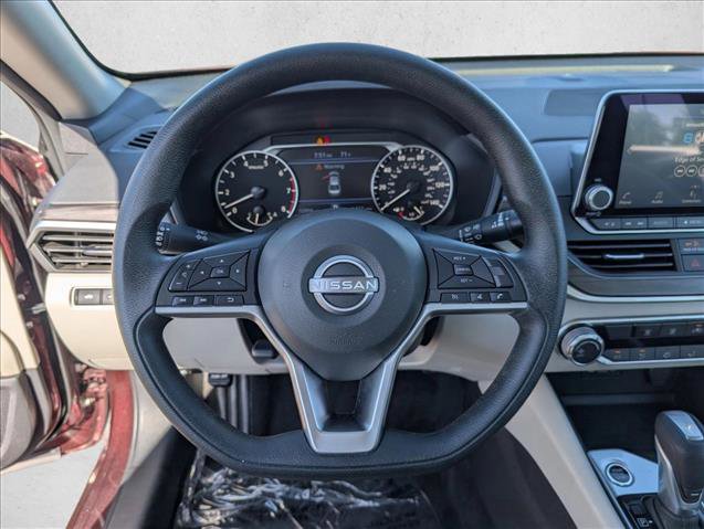 Used 2025 Nissan Altima 2.5 SV FWD image 13