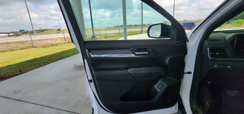 Used 2025 GMC Terrain Elevation w/ Elevation Premium Package image 11