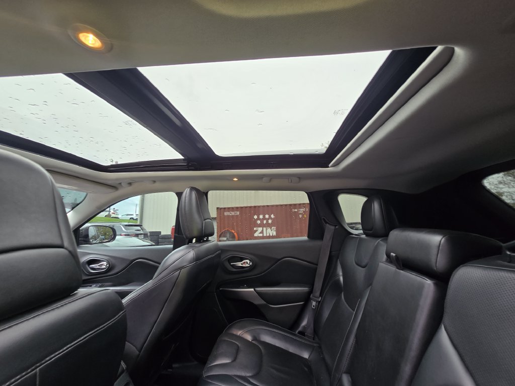 Used 2020 Jeep Cherokee Limited AWD/4WD image 29