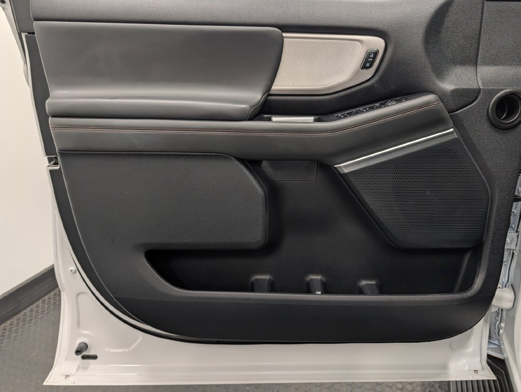 Used 2025 Ford Expedition Active AWD/4WD image 8