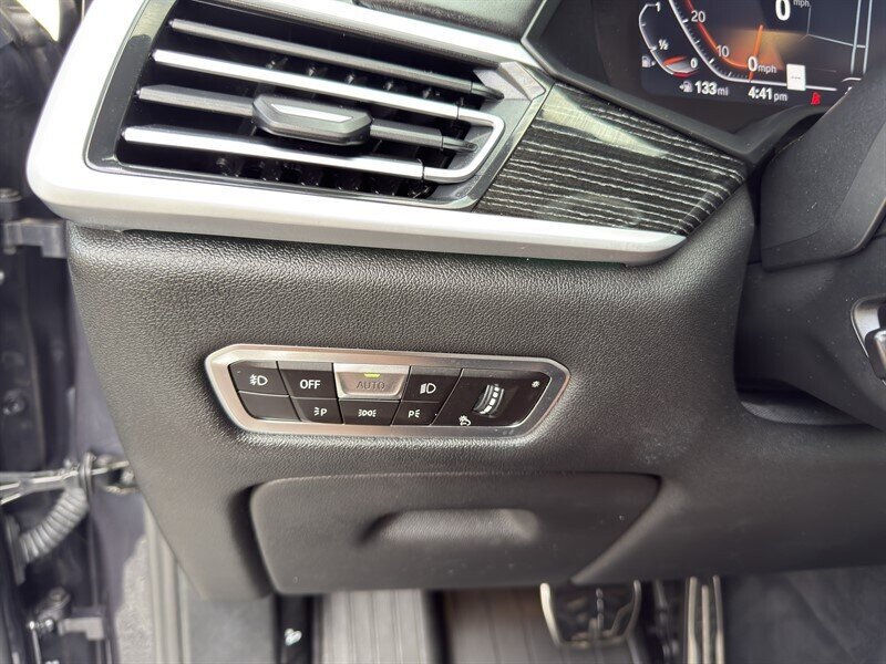 Used 2021 BMW X7 xDrive40i w/ M Sport Package AWD/4WD image 39