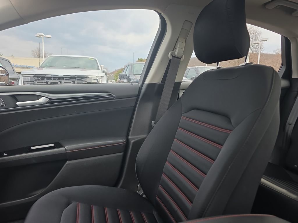 Used 2015 Ford Fusion SE w/ Equipment Group 201A image 40