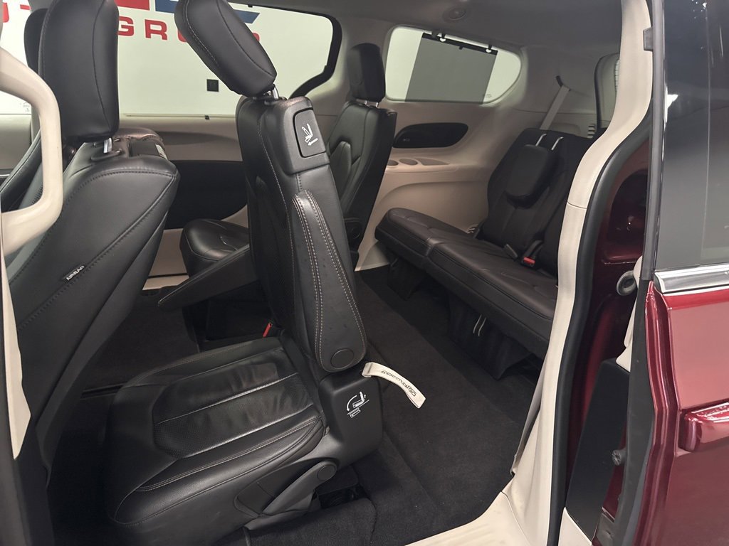 Used 2020 Chrysler Pacifica Touring-L Plus image 26