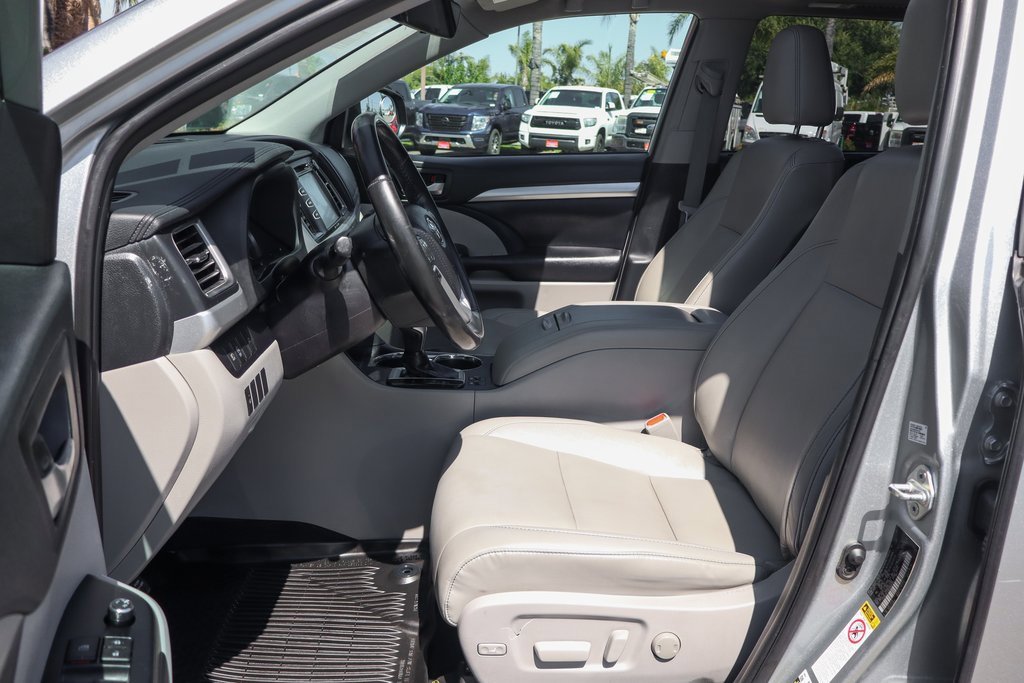 Used 2019 Toyota Highlander XLE image 16