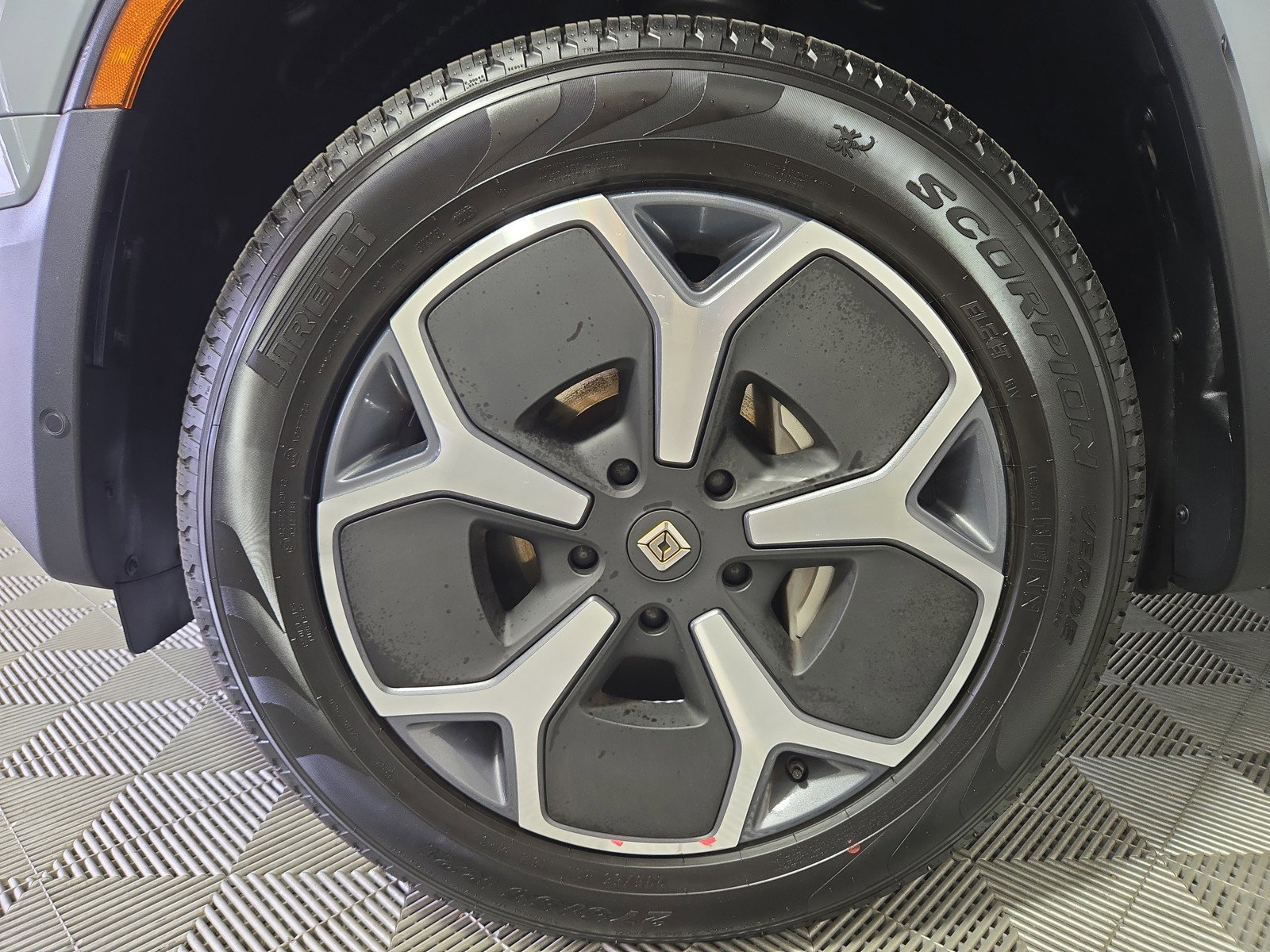 Used 2024 Rivian R1S Adventure AWD/4WD image 9