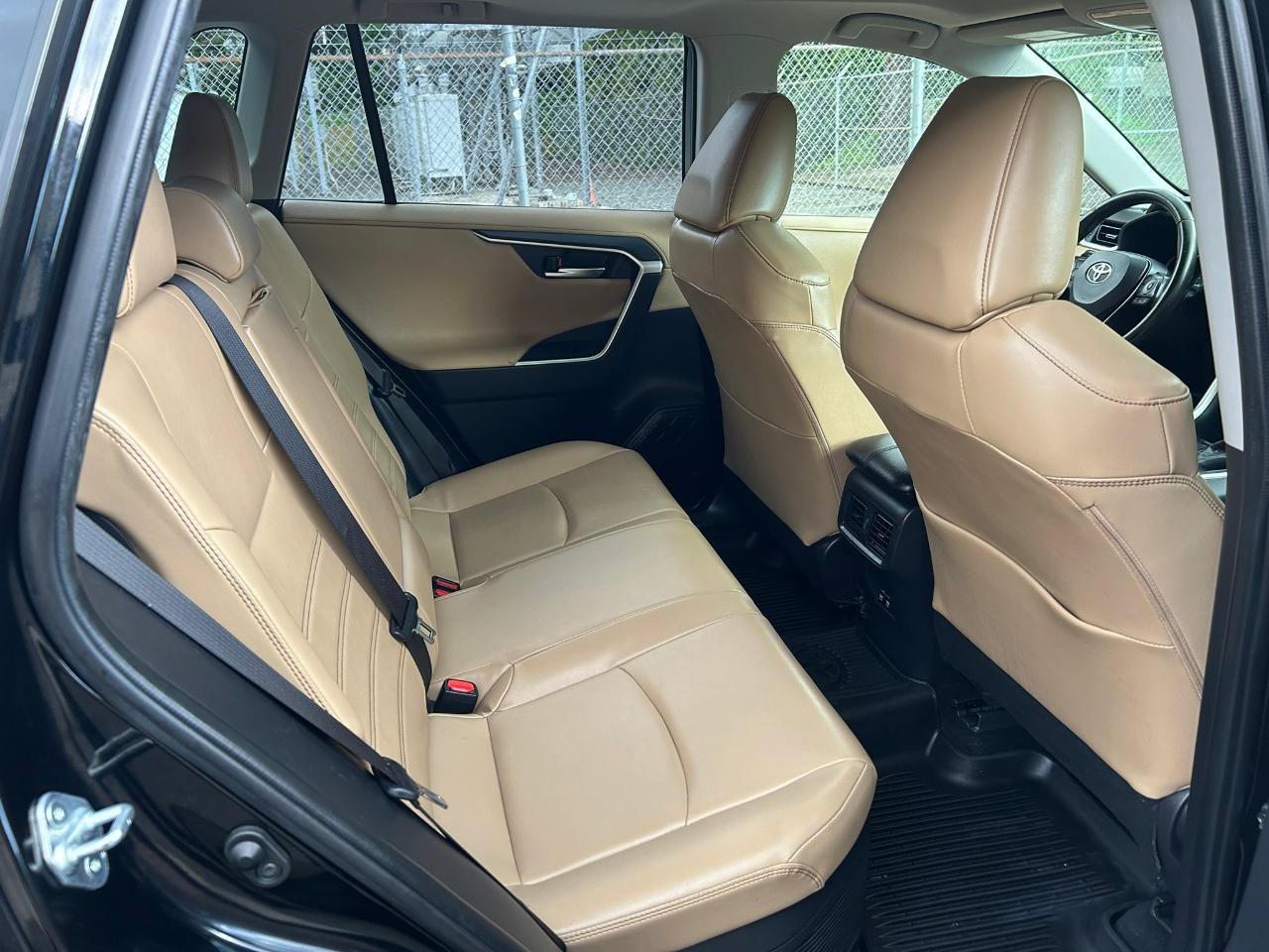 Used 2019 Toyota RAV4 Limited AWD/4WD image 17