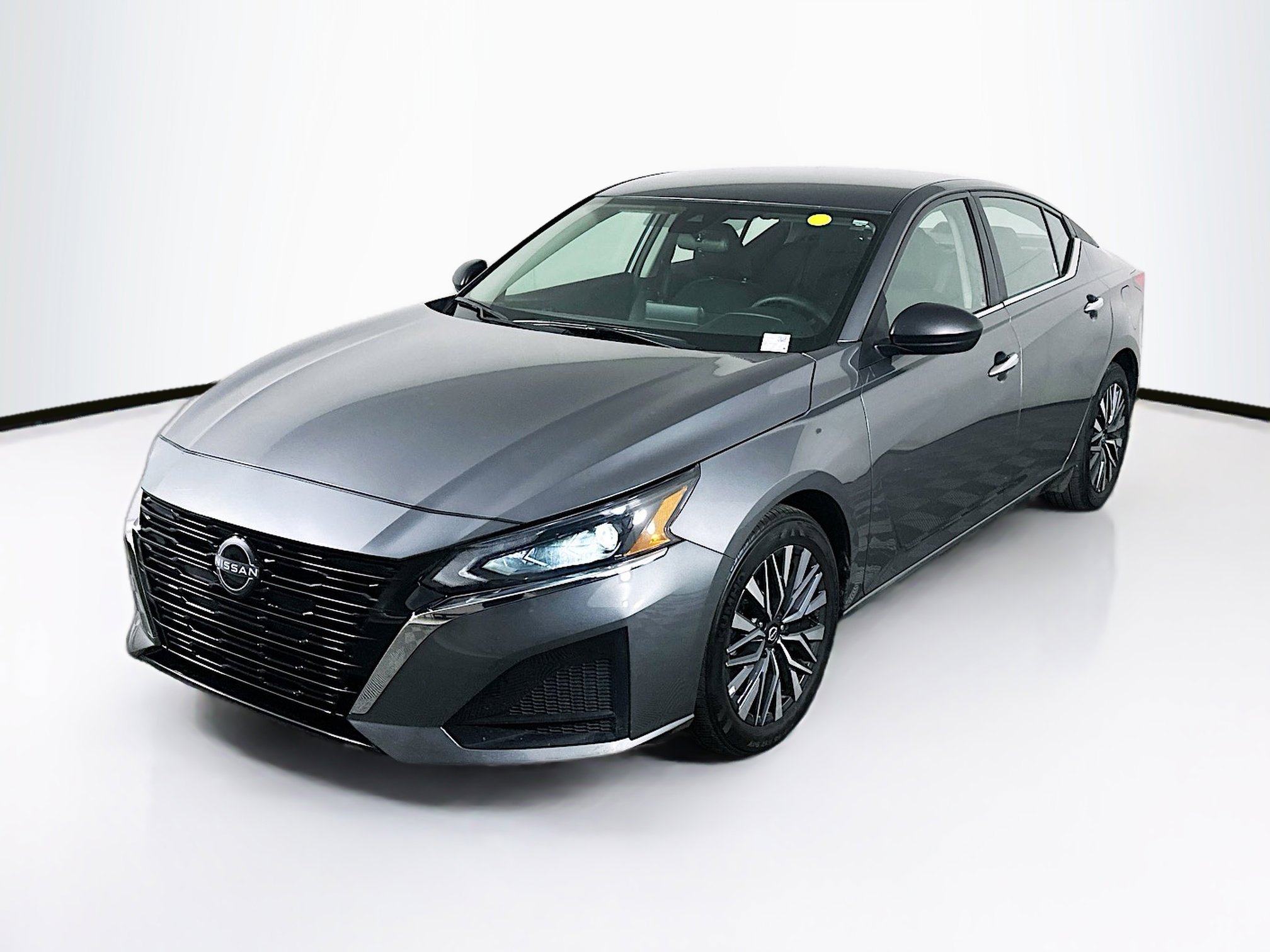 Used 2025 Nissan Altima 2.5 SV image 3
