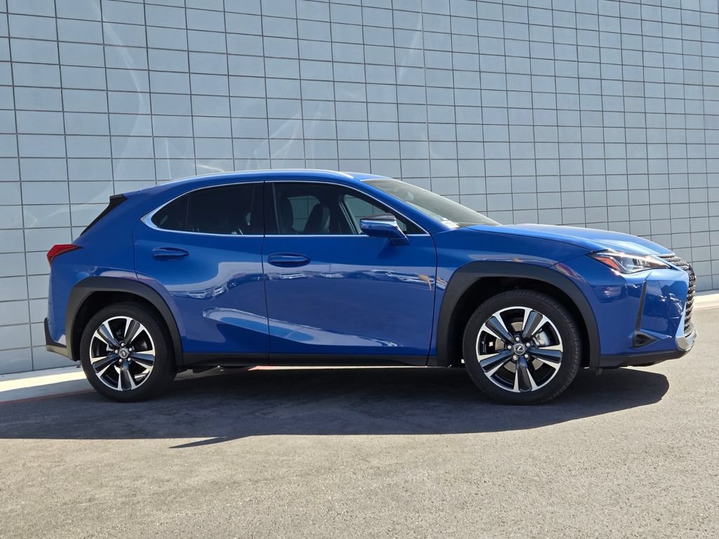 Used 2022 Lexus UX 200 w/ Accessory Package (Z1) FWD image 7